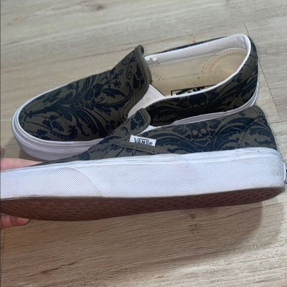 Vans Army Green Dark Floral Slip-On Shoes With Skull Design Size 5.5 Womens​​​​​ - Picture 9 of 9